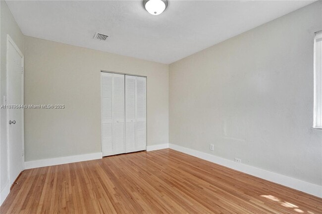 Building Photo - 1411 N 16th Ct