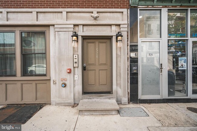 Building Photo - 528 S 5th St