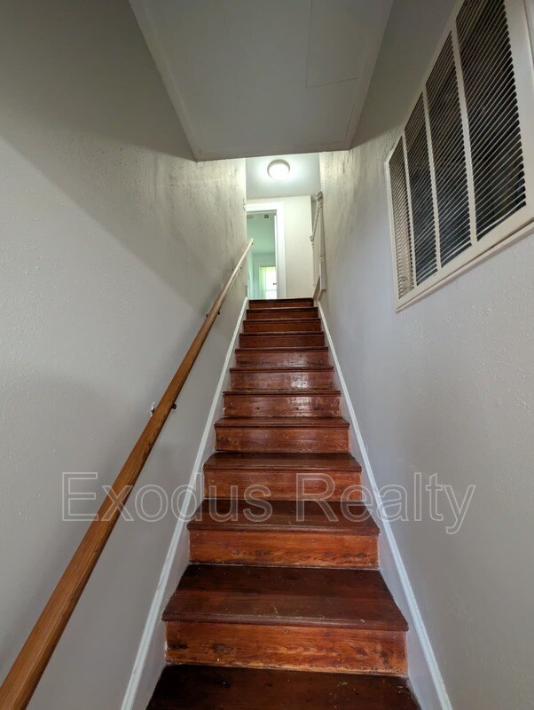 Building Photo - 312 Bracken St