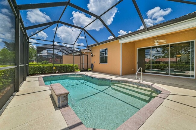 Building Photo - ** Immaculate,  3 Bed/2 Bath Lake Front Pool Home in Naples ~ Available NOW**