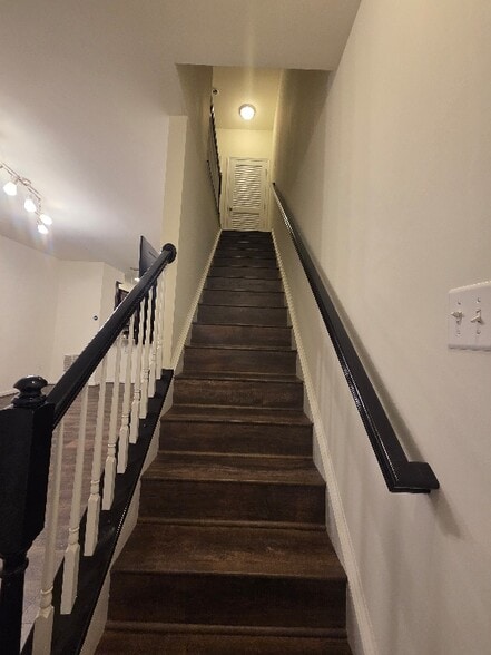 Building Photo - 7735 Duncannon Ln