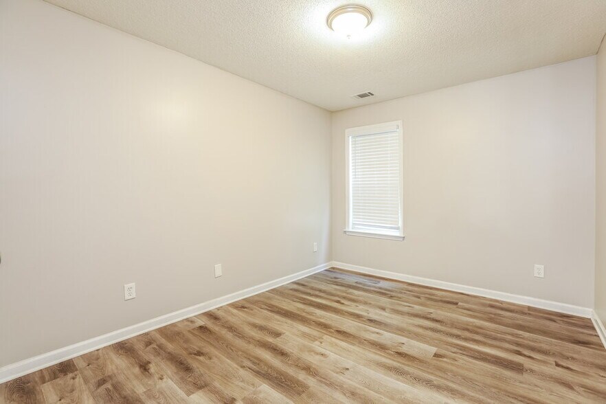 Building Photo - 116 Arborwood Way