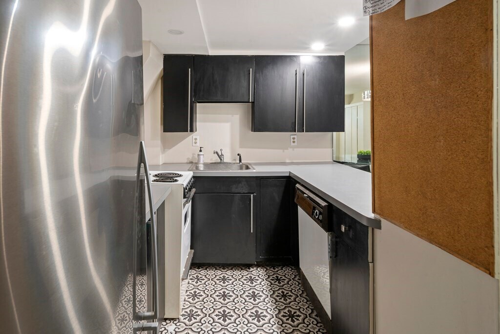 Building Photo - 243 Beacon St