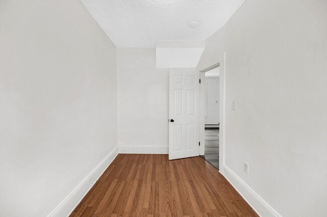 Building Photo - 220 Concord St