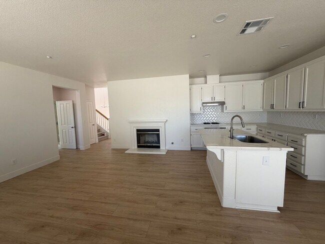 Building Photo - Beautiful Single Family 4 Bedroom Now Available!