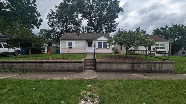 Primary Photo - 1021 W Lawrence St