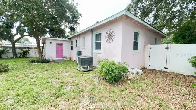 Building Photo - 332 Buena Vista Dr S