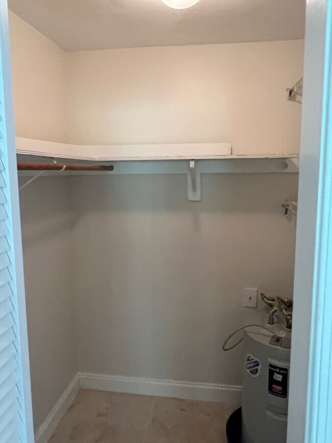 Building Photo - 3115 Oakland Shores Dr