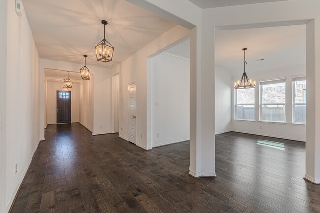 Building Photo - 3439 Cres Vista Dr