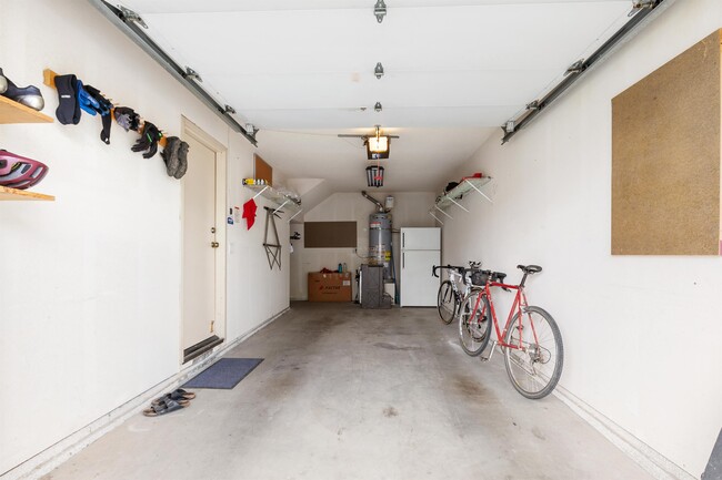 Building Photo - 3150 Avenida Topanga