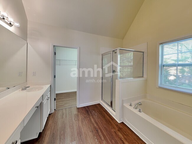 Building Photo - 383 Vine Mountain Way