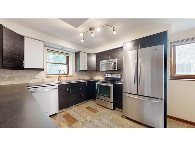 Building Photo - 3308 Roosevelt Ct NE