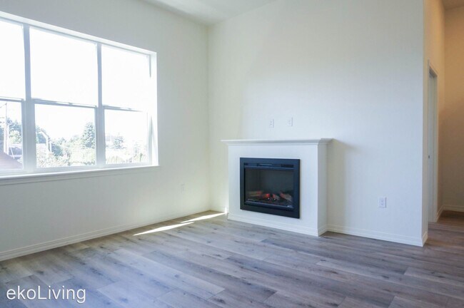 Building Photo - 2713 E Evergreen Blvd