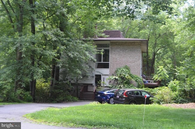 Building Photo - 10612 Crossing Creek Rd