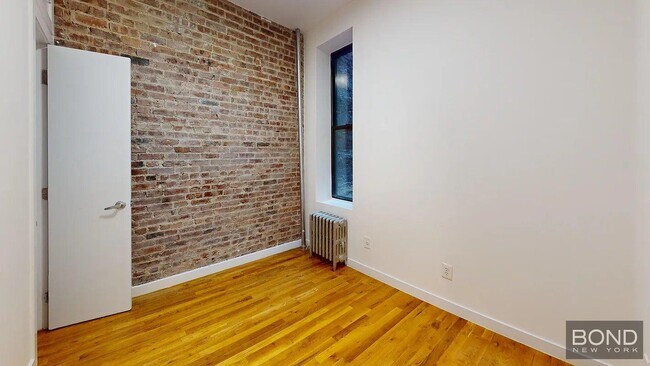 Building Photo - 312 E 91st St