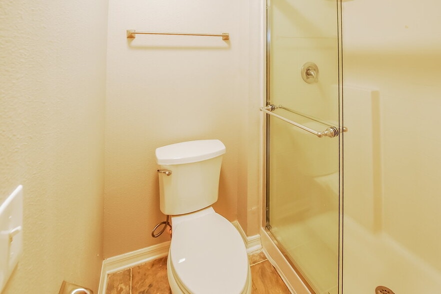 Building Photo - 1818 Jake Ln