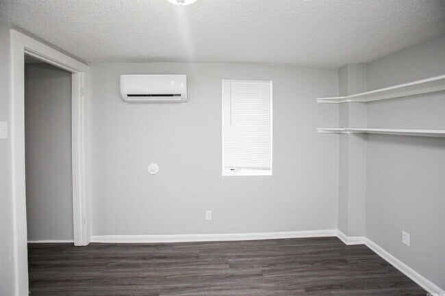 Building Photo - 3405 W Markham St