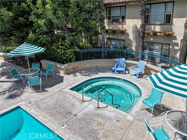 Building Photo - 14 Abrigo