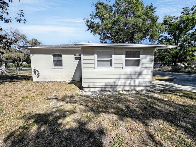 Building Photo - 3-Bedroom Home in a Convenient Location / ...