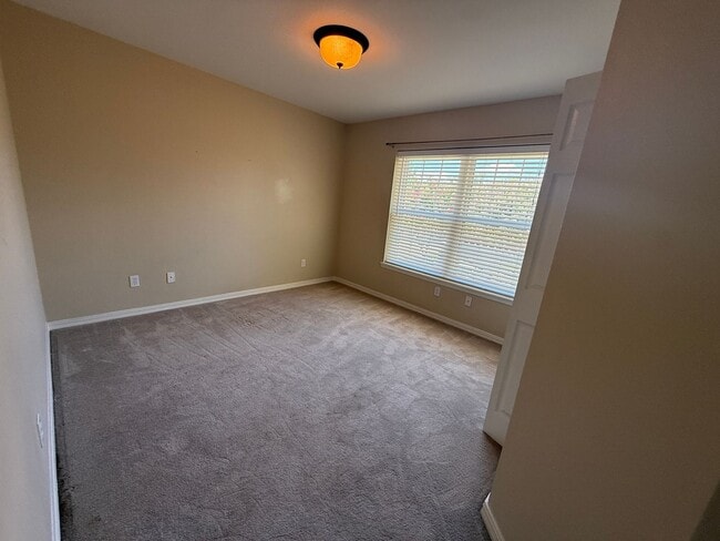 Building Photo - 139 Hallette Dr