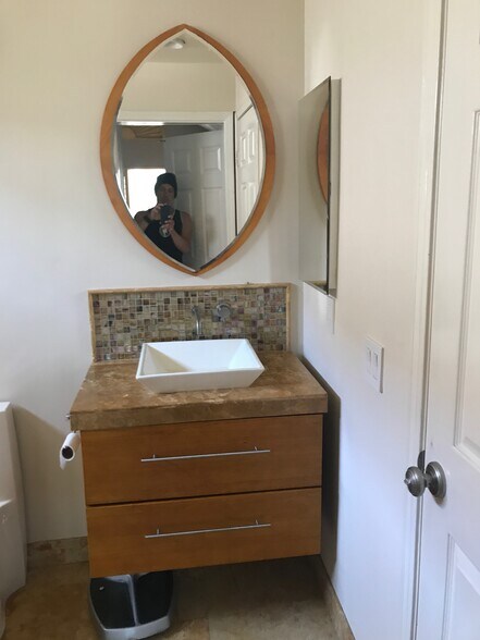 Bath for 2nd/3rd Bdr - 2681 Pala Mesa Ct