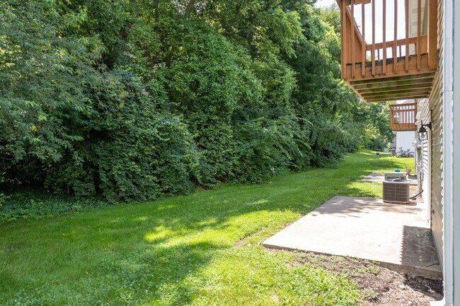 Building Photo - 304-306 Dads Way