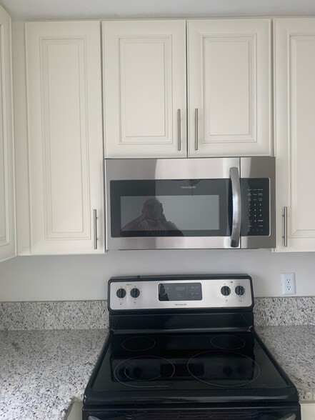 Stainless Steal Appliances - 4828 Haines Cir