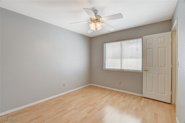 Building Photo - 4432 Crimson Leaf Dr