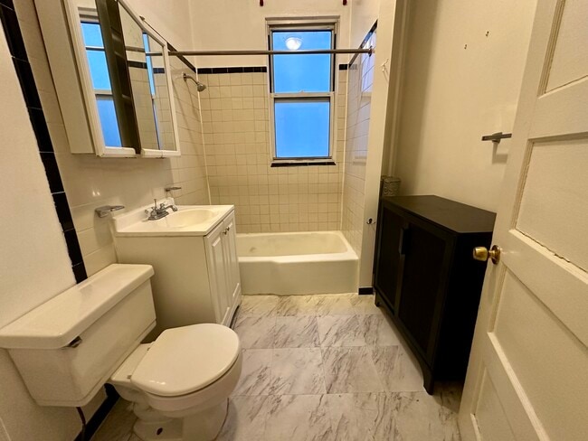 Building Photo - 1340 W Rosedale Ave