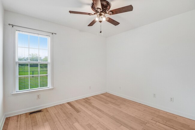 Building Photo - 205 Wingspread Dr
