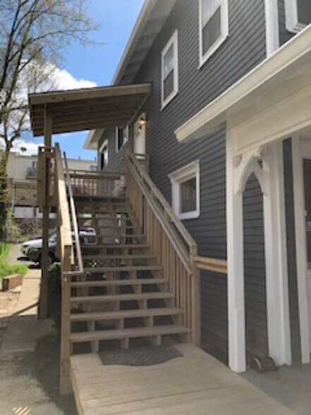 Building Photo - 412 E 4th St