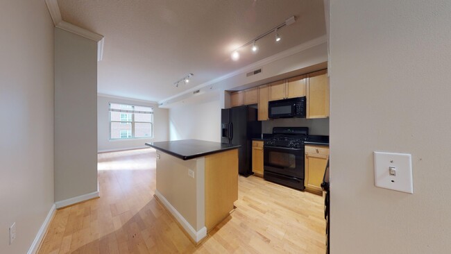 Building Photo - Logan Circle One Bedroom With Private Balc...