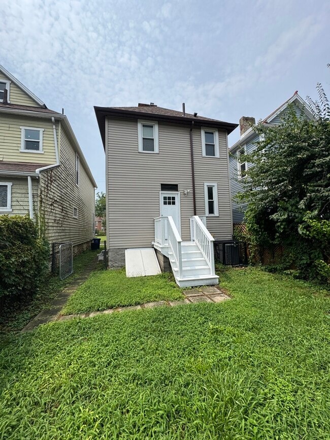 Building Photo - 214 N 17th St