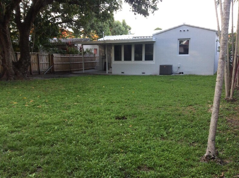 Building Photo - 810 SW 23rd Rd