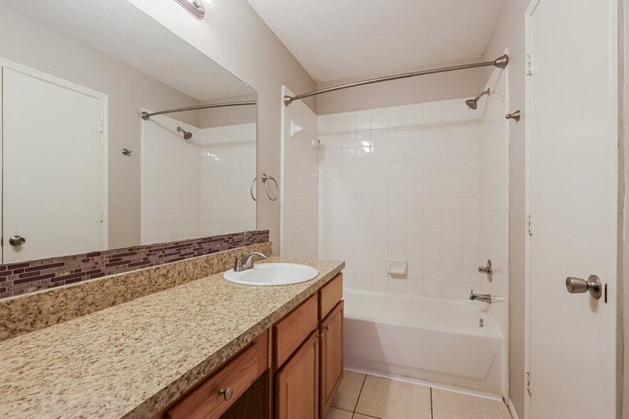 Building Photo - 11811 Sunny Stream Dr