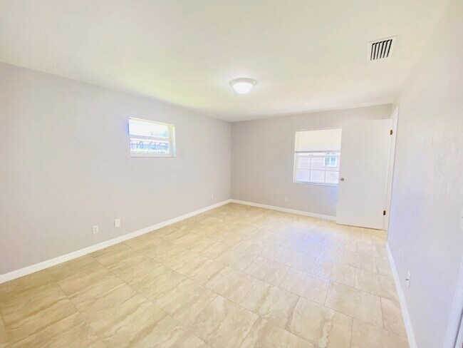 Building Photo - Beautiful 3 Bedroom House in Quiet Ormond Beach Neighborhood