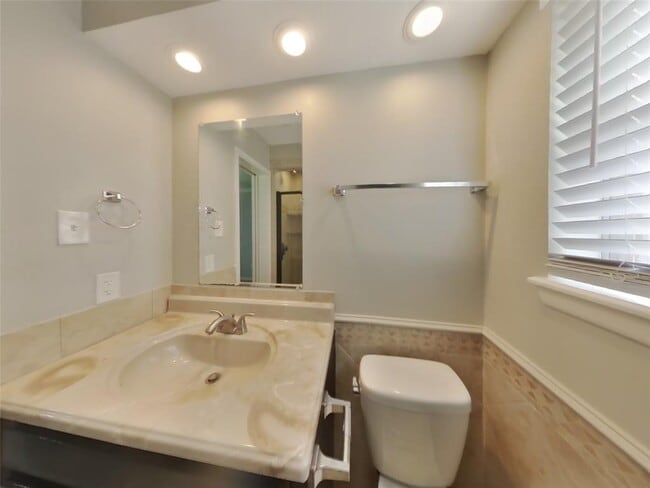 Building Photo - 25568 Dogwood Ln