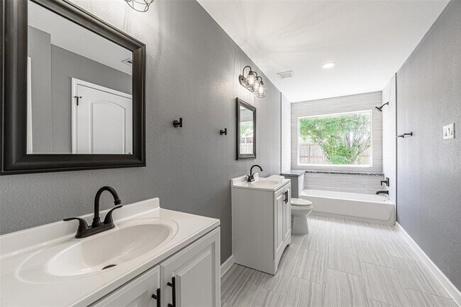Building Photo - 9403 Bollingbrook Dr