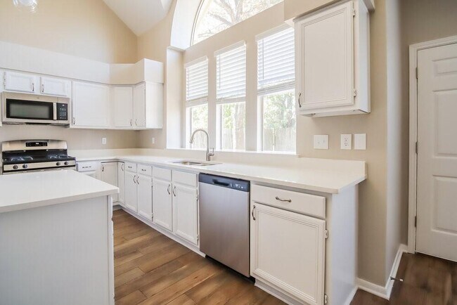 Building Photo - 8027 Oceanside Dr