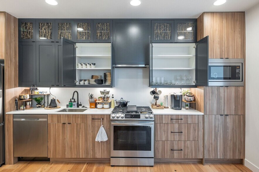 Building Photo - 34 W Cremona St