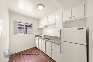 Building Photo - Avianti