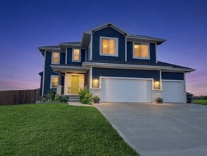 Building Photo - Beautiful 4 Bedroom/2.5 Bath Home *AVAILABLE MAY 15th*