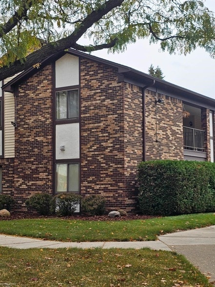 Building Photo - 29936 Utica Rd