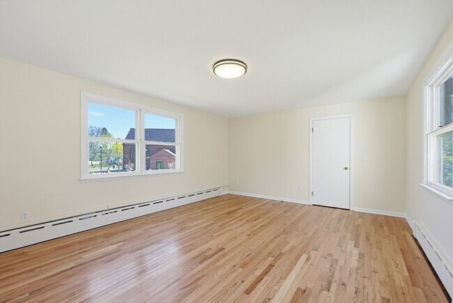 Building Photo - 9-13 W Main Street Unit 1