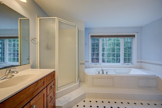 Building Photo - 28 Grachen Dr