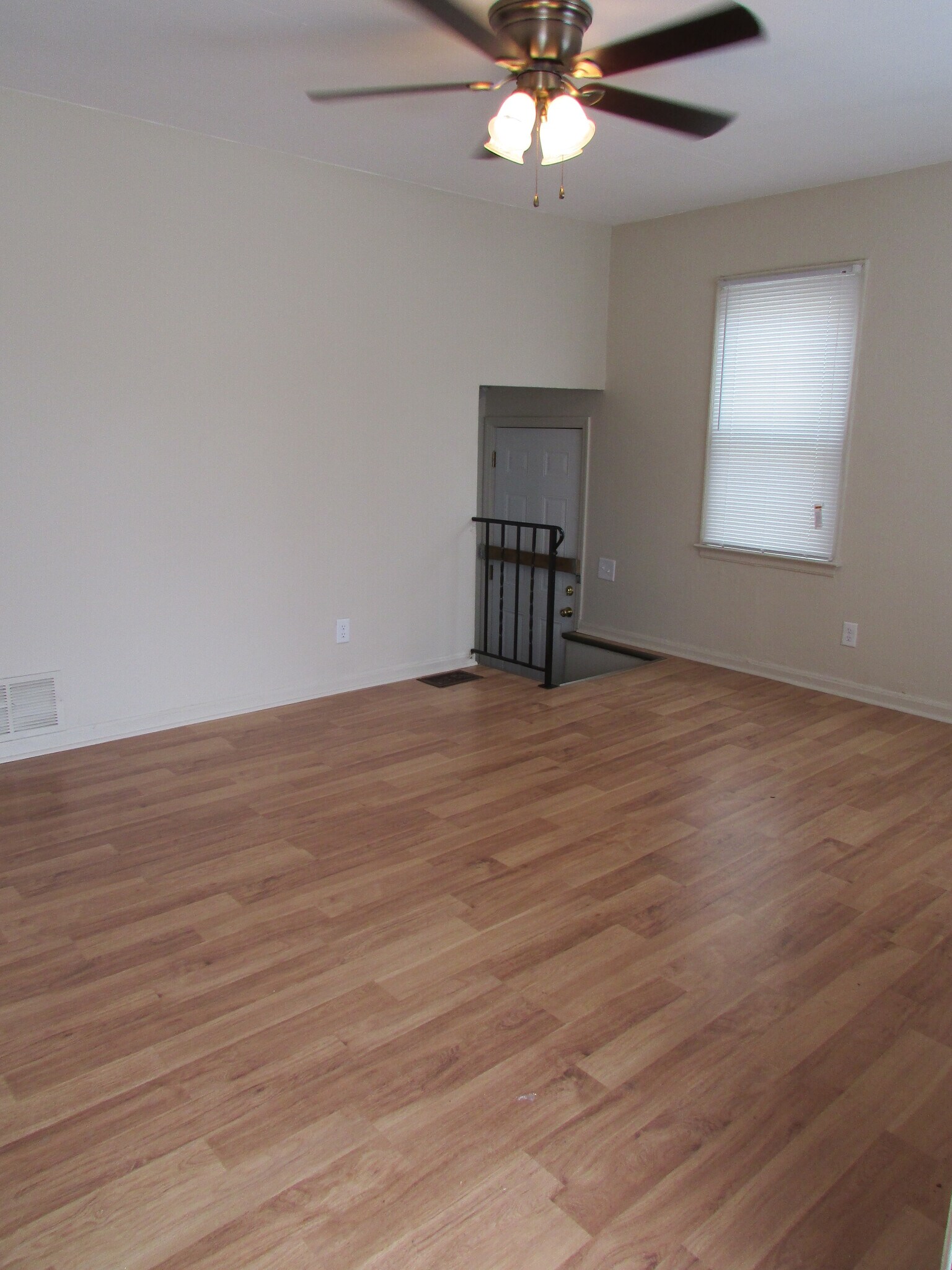 Building Photo - 2284 Hiawatha Park Dr