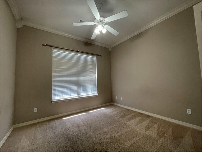Building Photo - 2770 N Ashbrook Dr