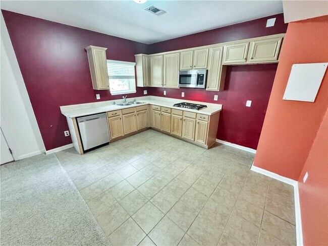 Building Photo - 2435 Manor View