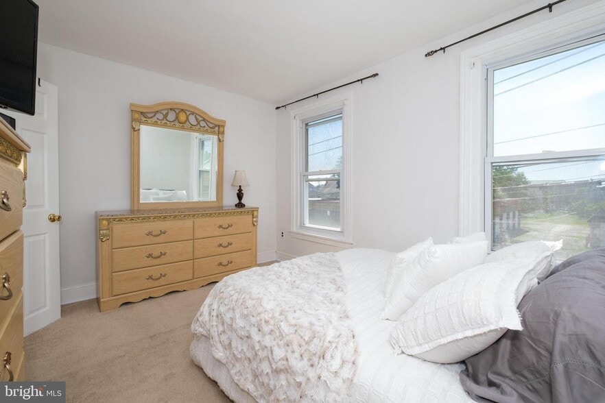 Building Photo - 701 E Barnard St