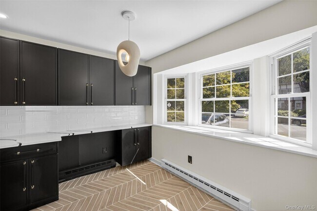 Building Photo - 8 Roundtree Ct
